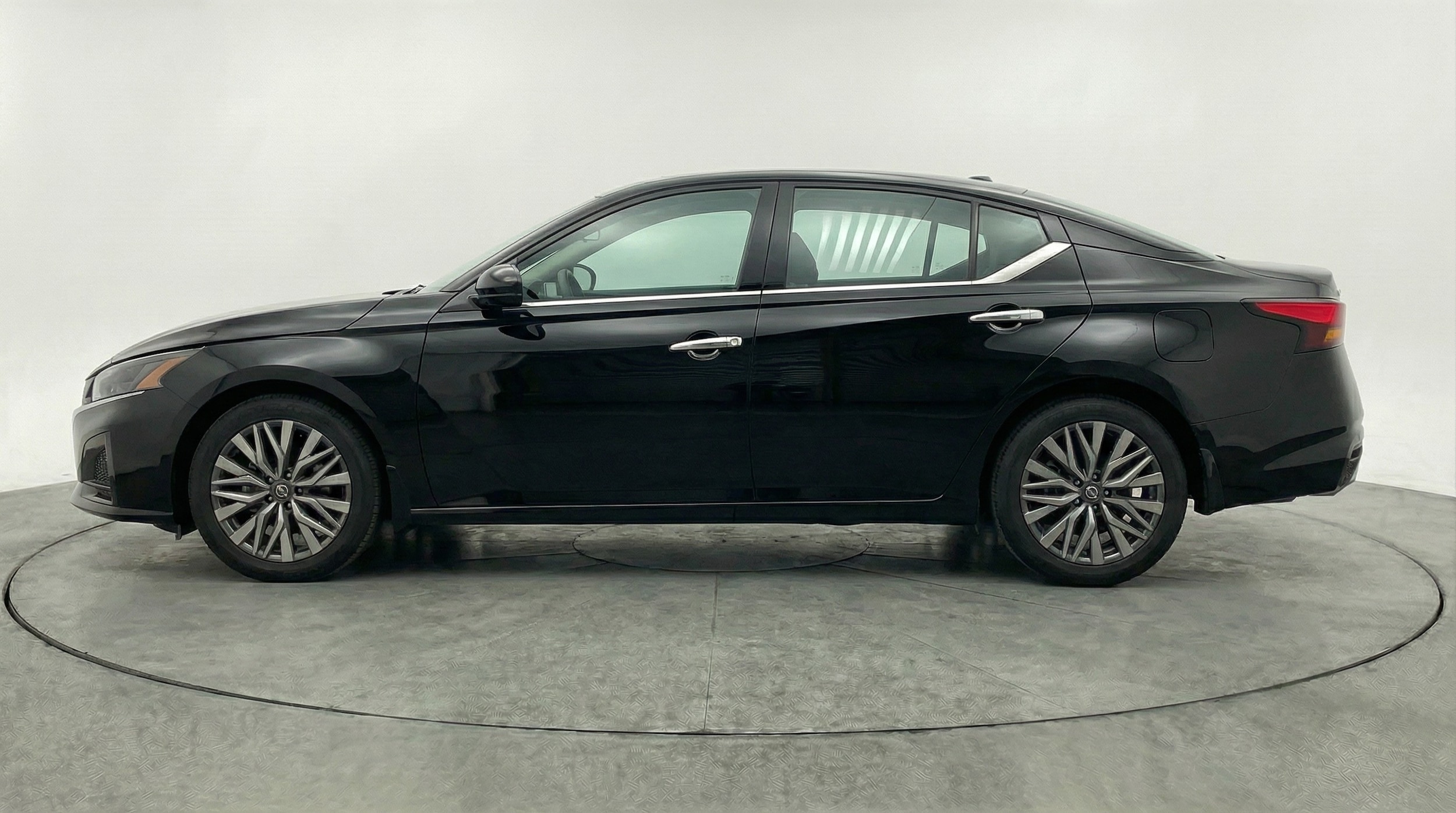 Thumbnail: 2025 Nissan Altima - 4