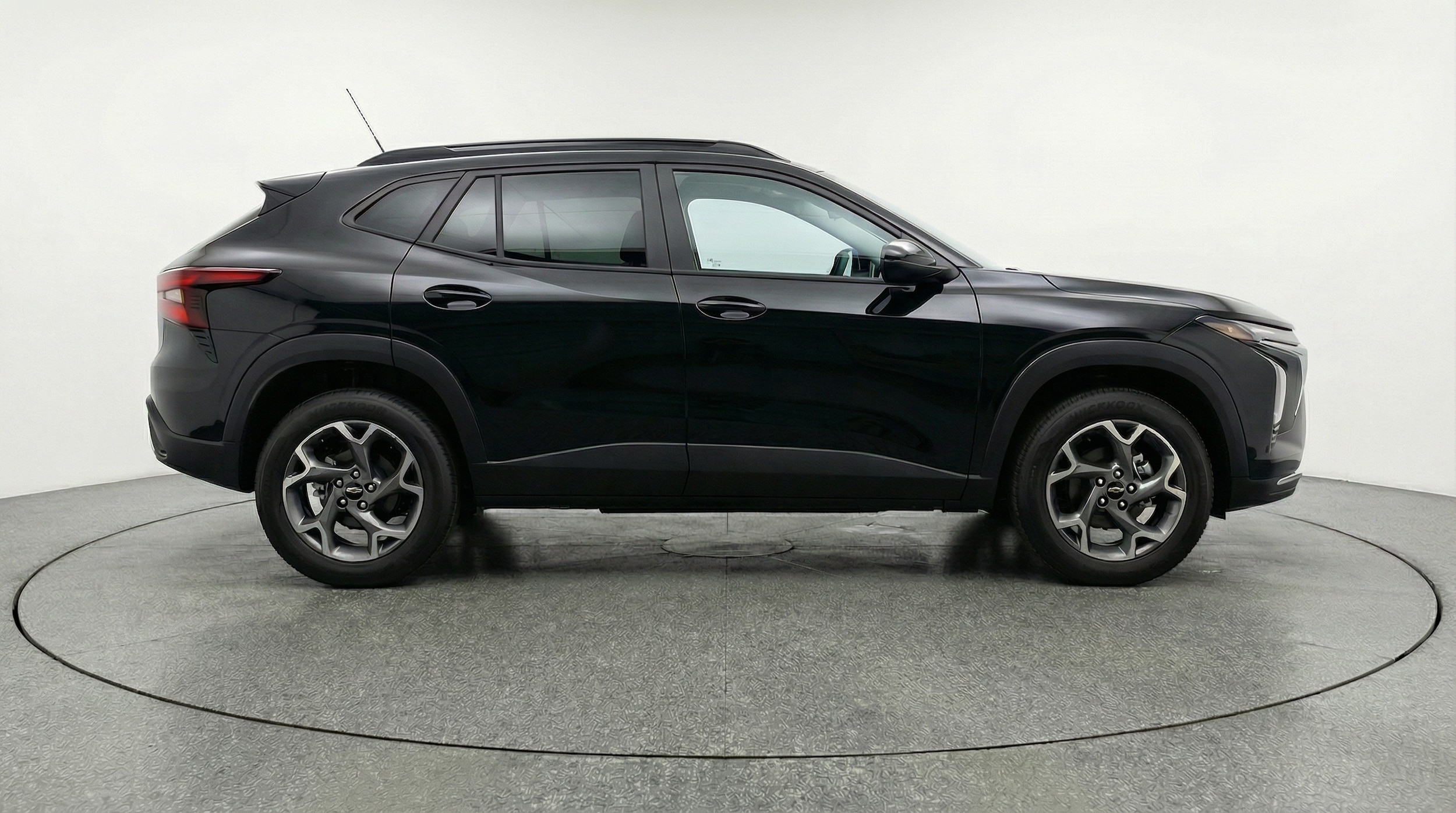 Thumbnail: 2025 Chevrolet Trax - 8