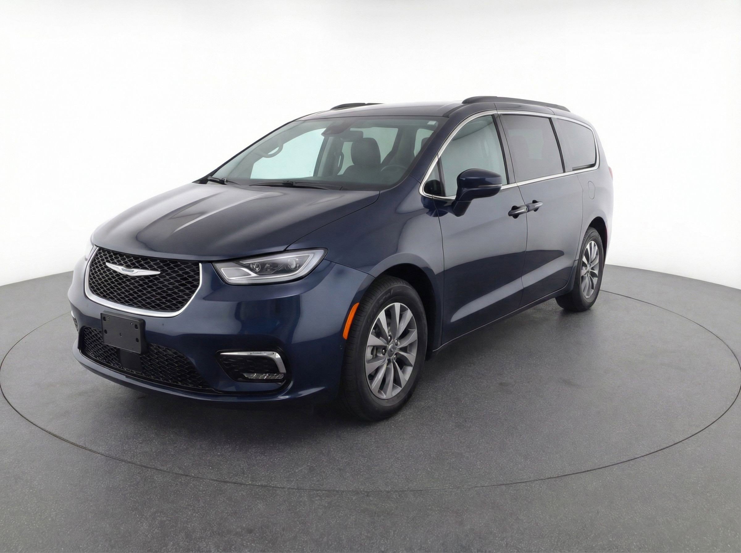 Thumbnail: 2023 Chrysler Pacifica - 3