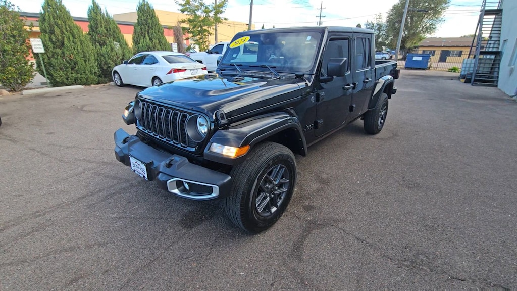 Used 2024 Jeep Gladiator Sport Truck