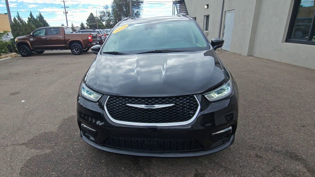 Used 2022 Chrysler Pacifica Touring L Van