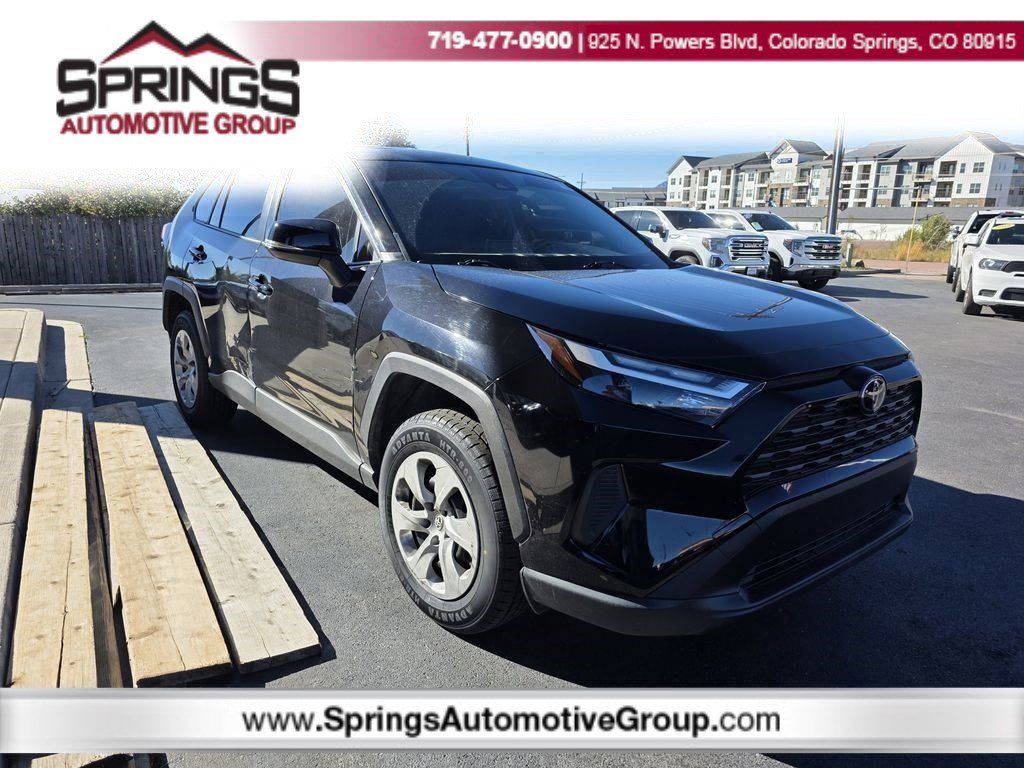 2023 Toyota RAV4 LE's photo