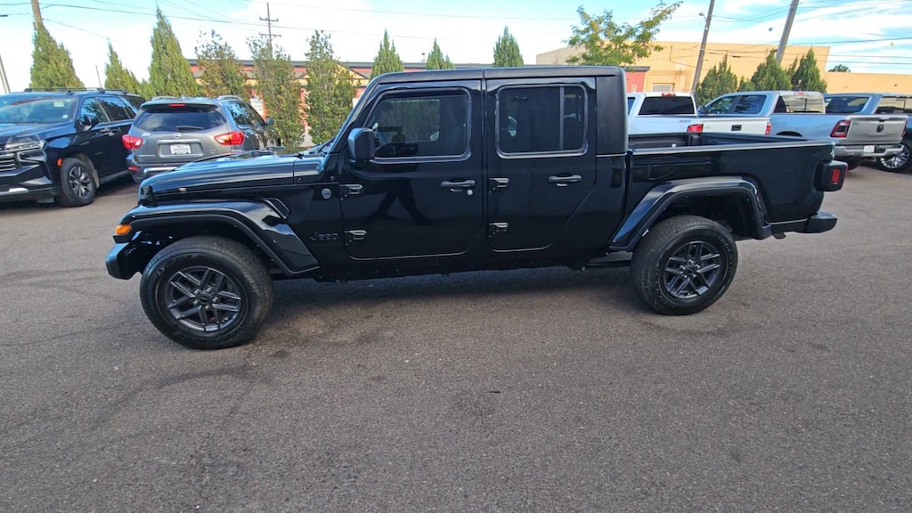 Used 2024 Jeep Gladiator Sport Truck