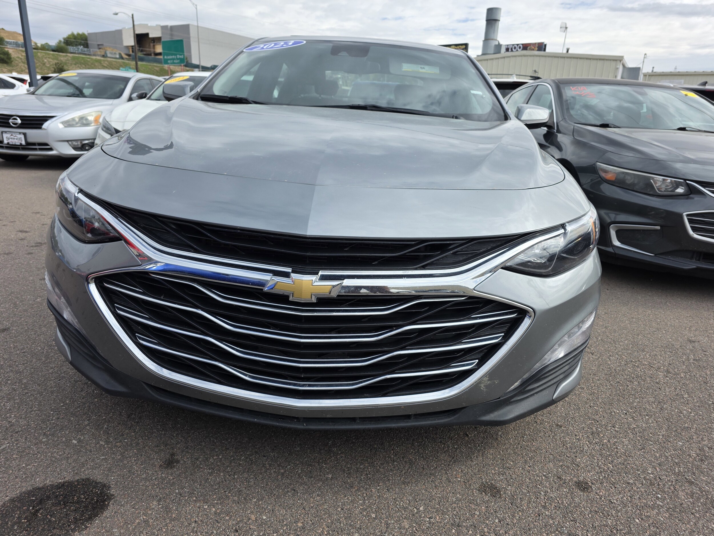 2023 Chevrolet Malibu 1LT photo 2