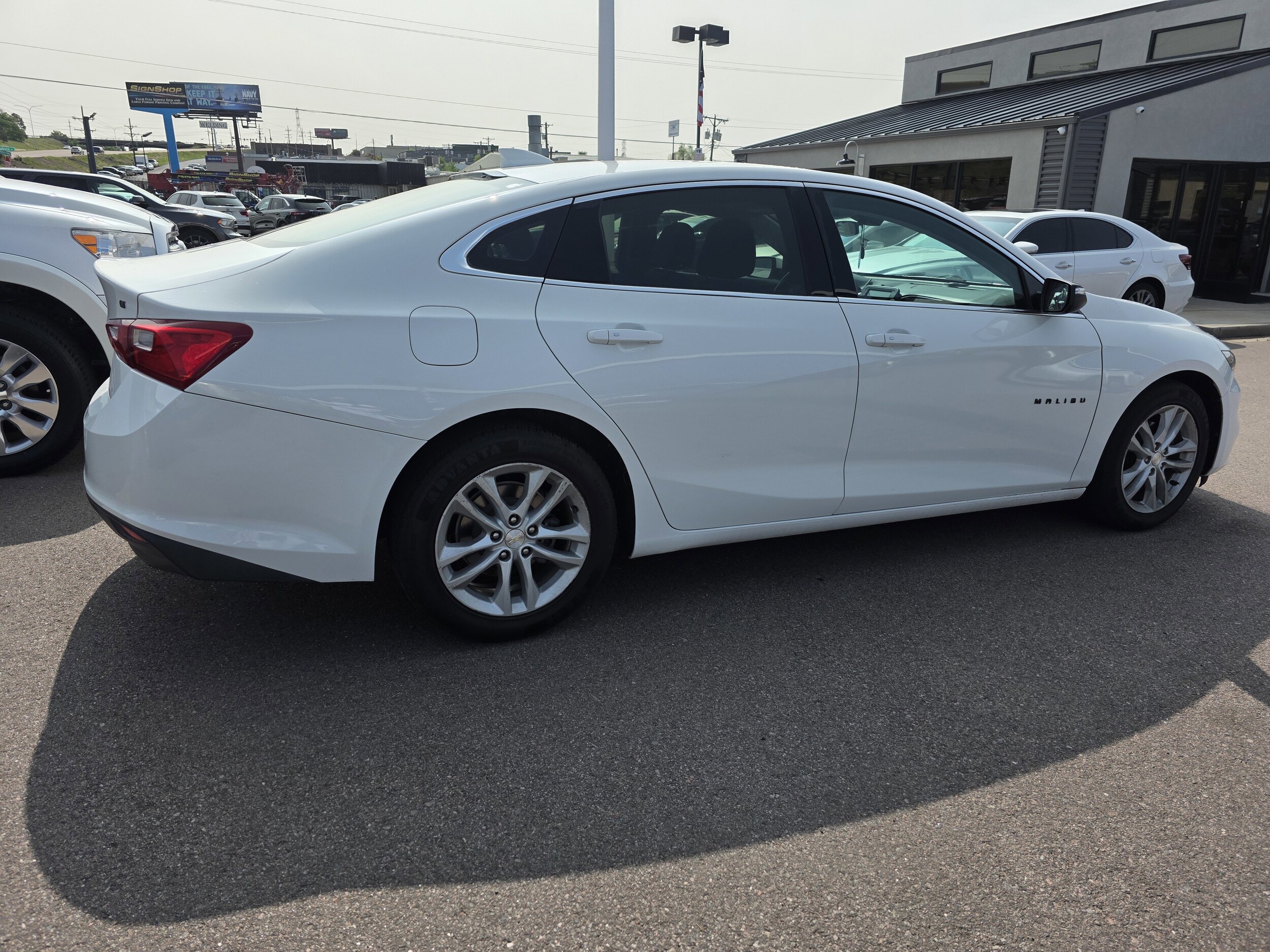 2017 Chevrolet Malibu 1LT photo 4