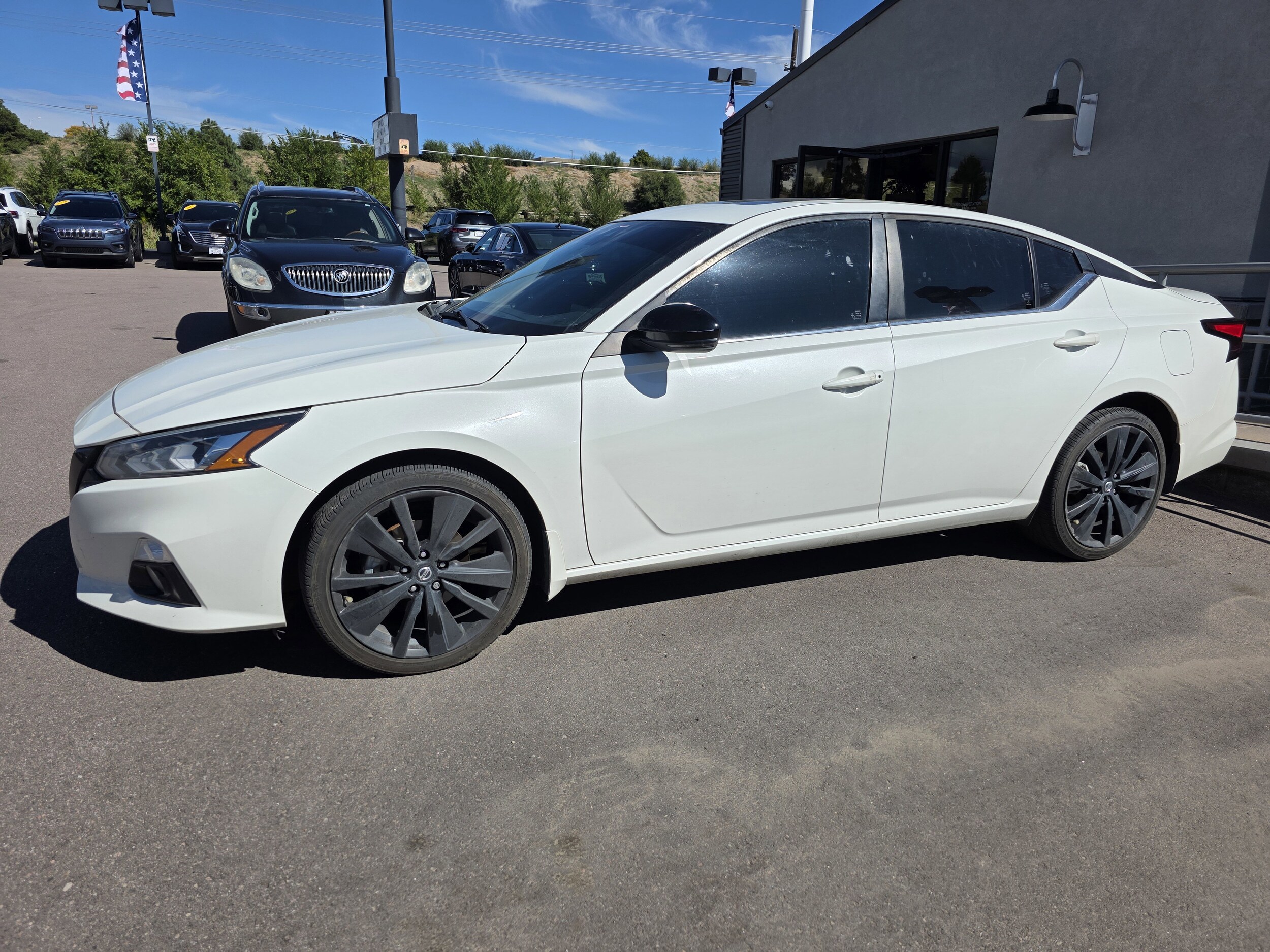 2022 Nissan Altima 2.5 SR photo 3