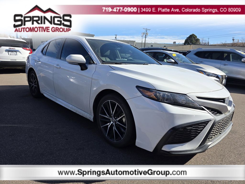 2024 Toyota Camry SE's photo