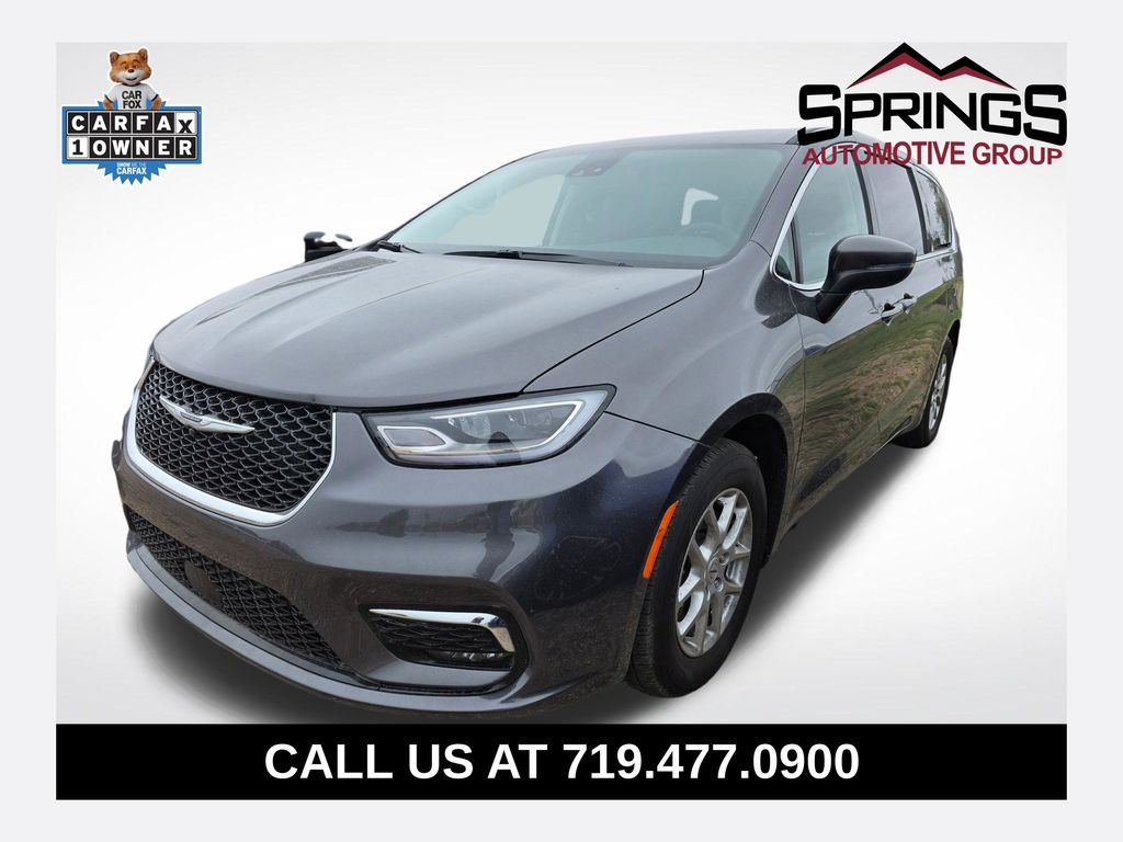 2023 Chrysler Pacifica Touring L's photo