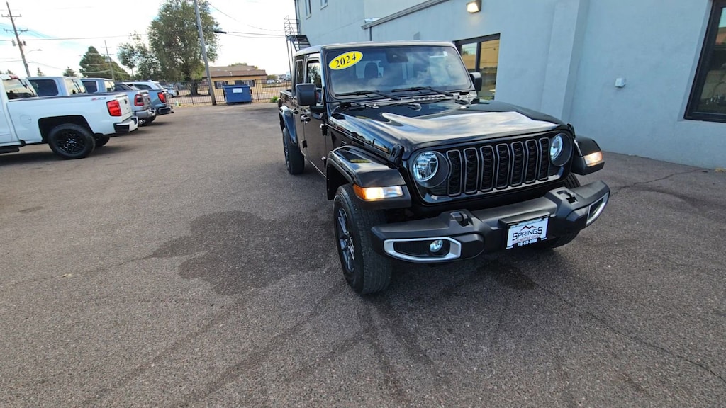 Used 2024 Jeep Gladiator Sport Truck