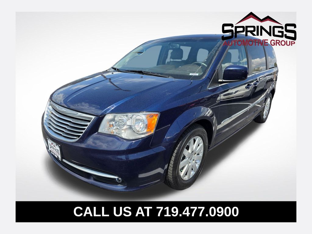 2016 Chrysler Town & Country Touring's photo