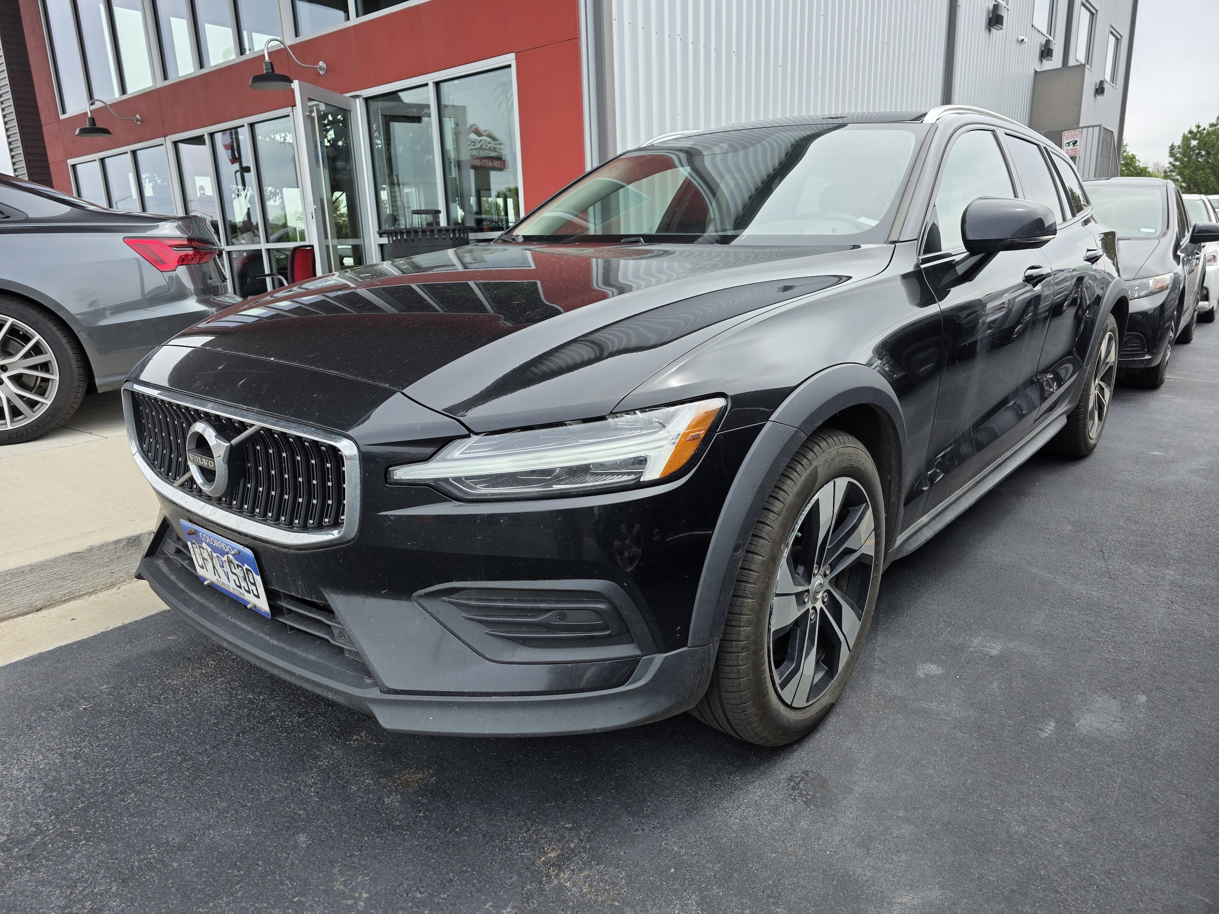 2020 Volvo V60 Cross Country photo 2