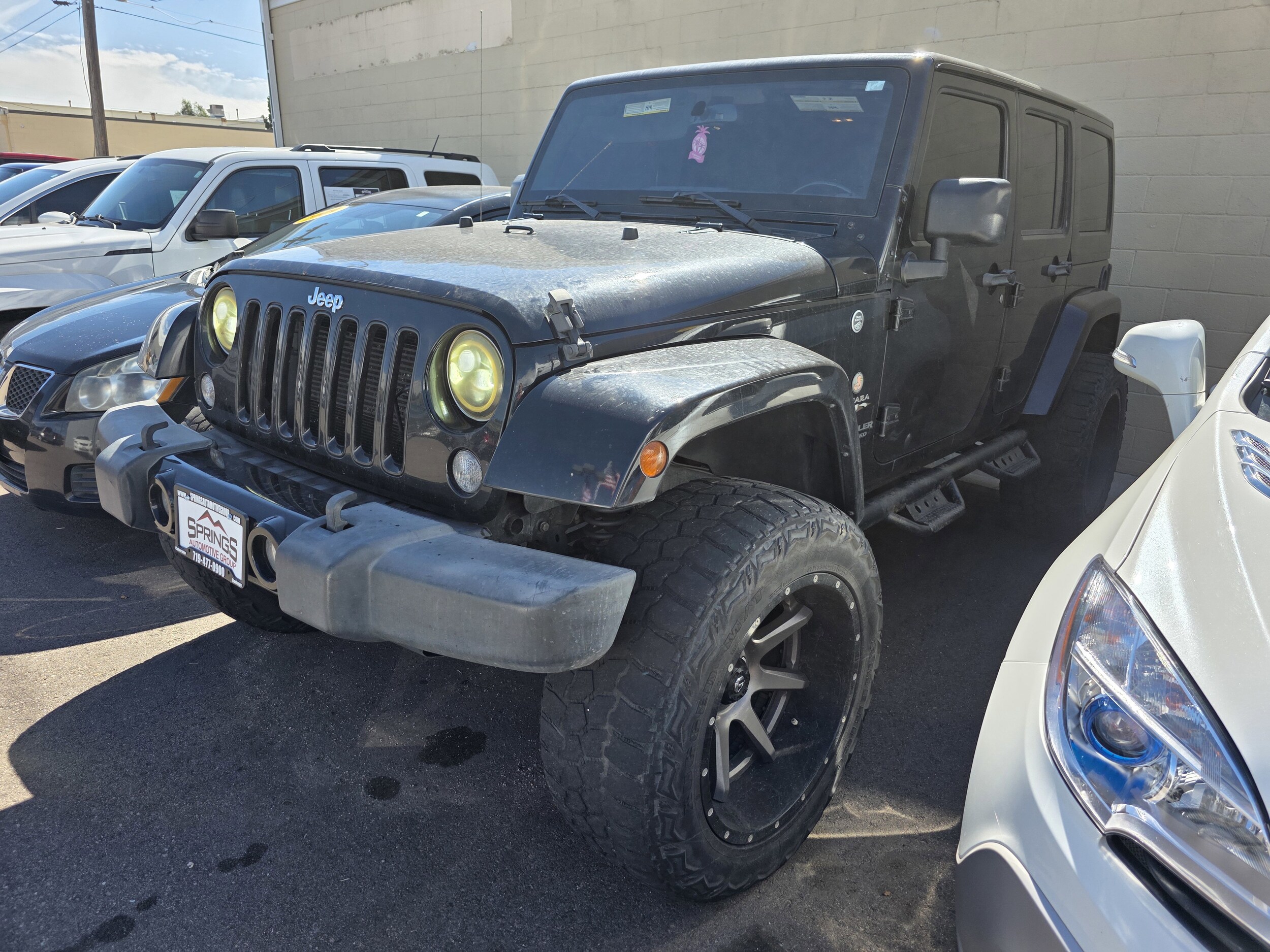2017 Jeep Wrangler Unlimited Sahara photo 2