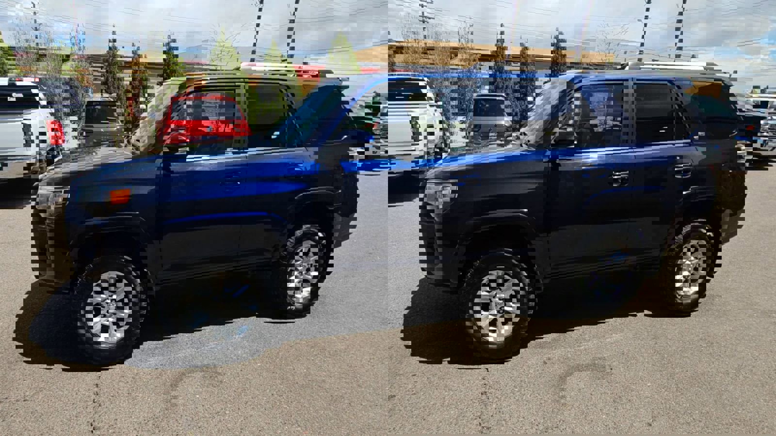 2019 Toyota 4Runner SR5 photo 4