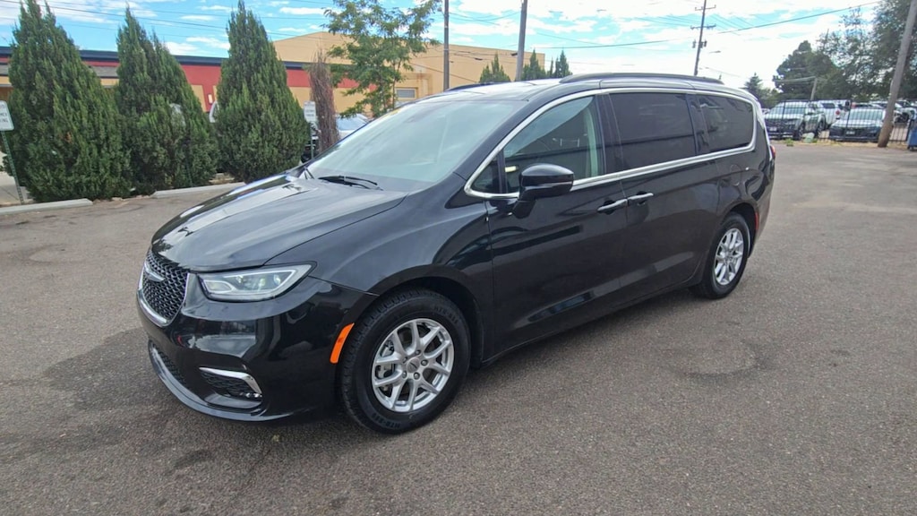 Used 2022 Chrysler Pacifica Touring L Van