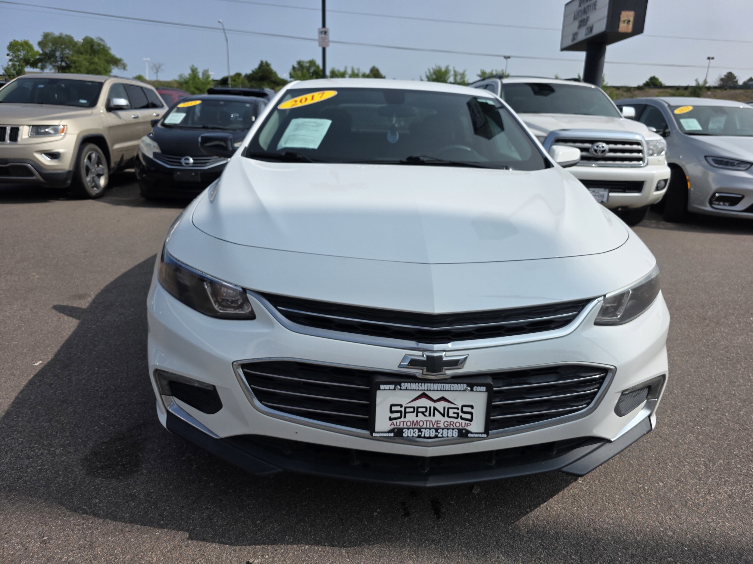 2017 Chevrolet Malibu 1LT photo 2
