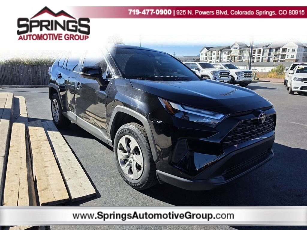 2023 Toyota RAV4 LE's photo