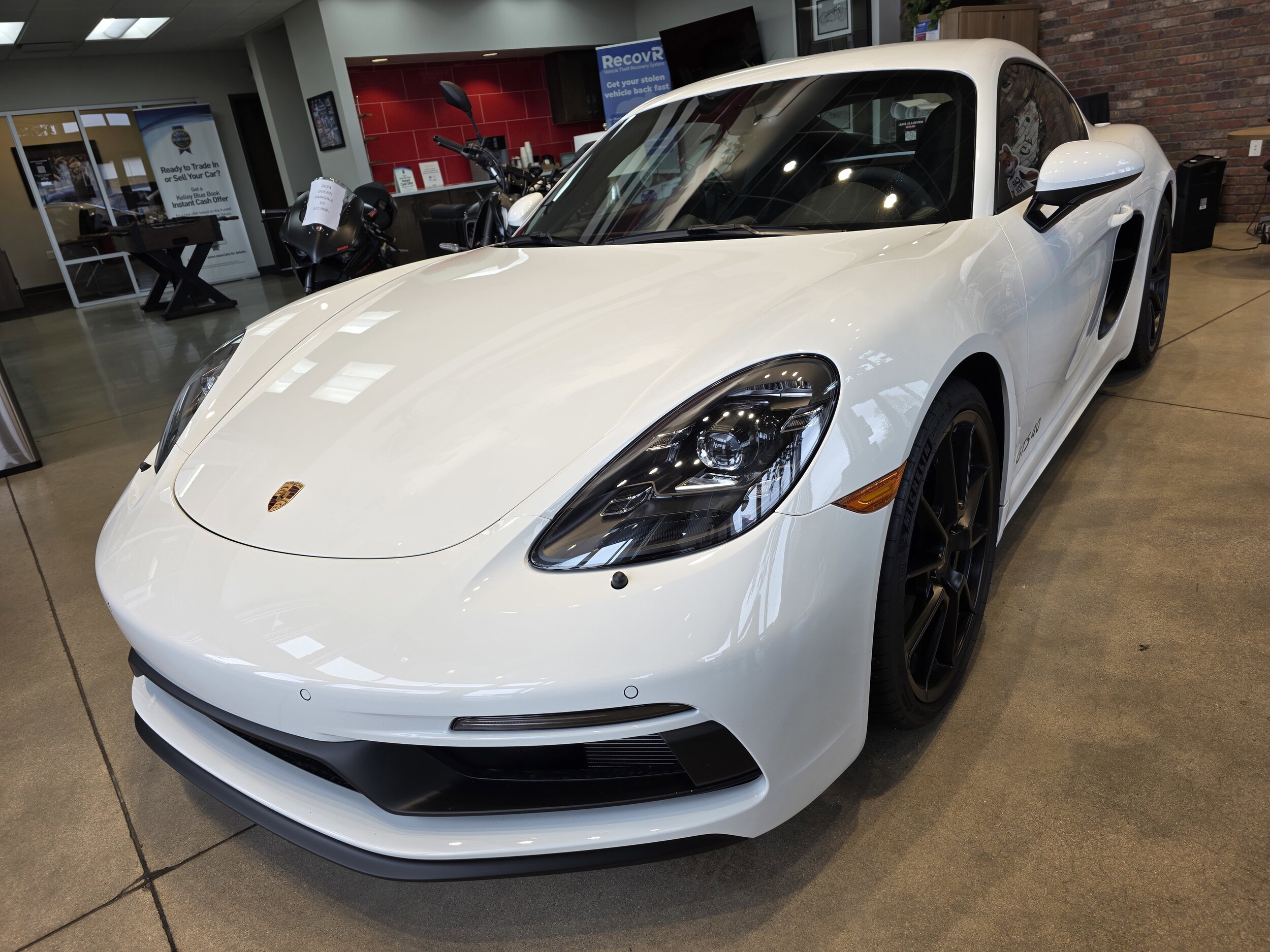 2024 Porsche Cayman GTS 4.0 photo 3