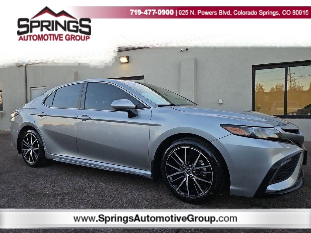 2024 Toyota Camry SE's photo