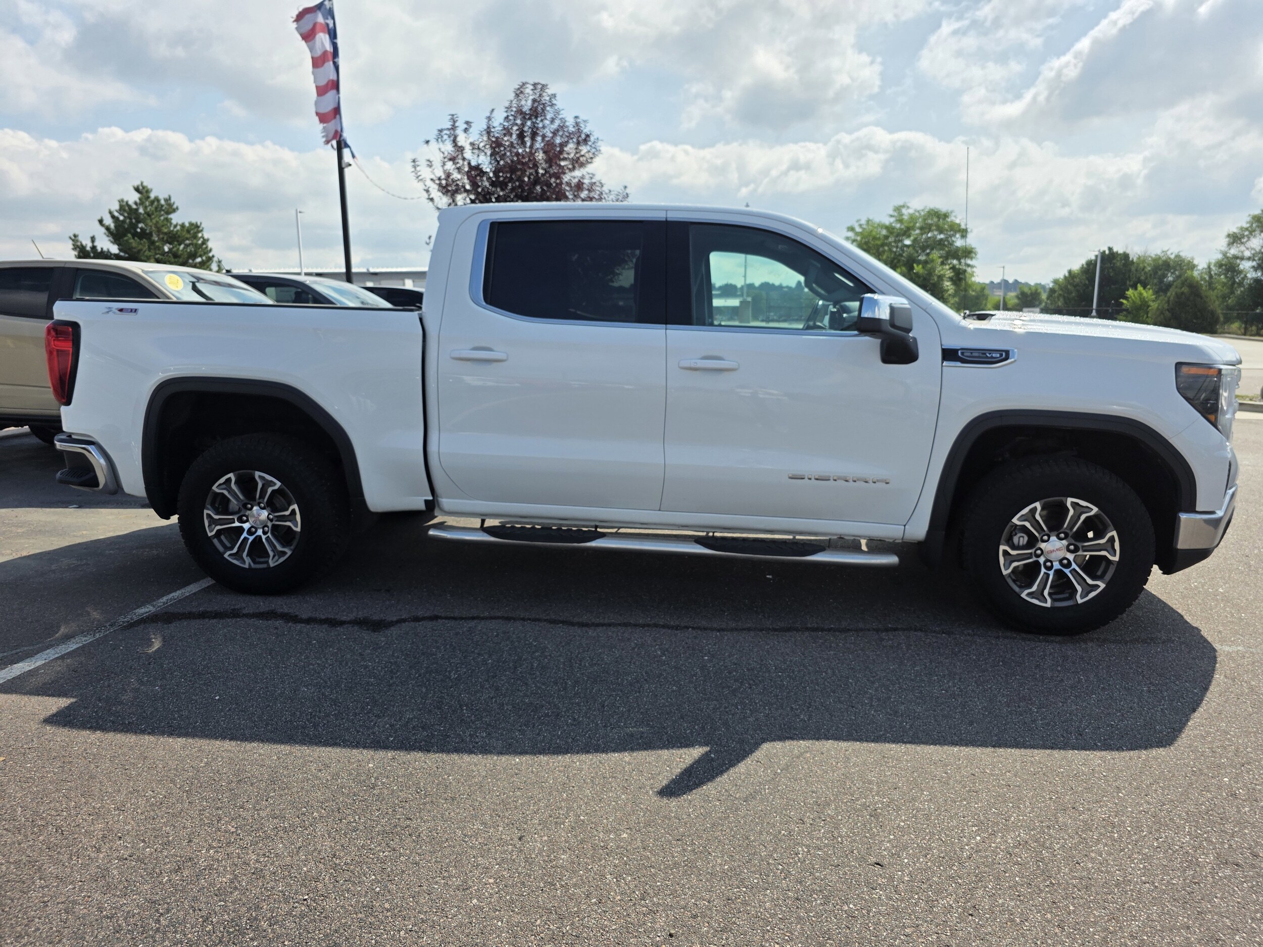 2022 Gmc Sierra 1500 SLE photo 4