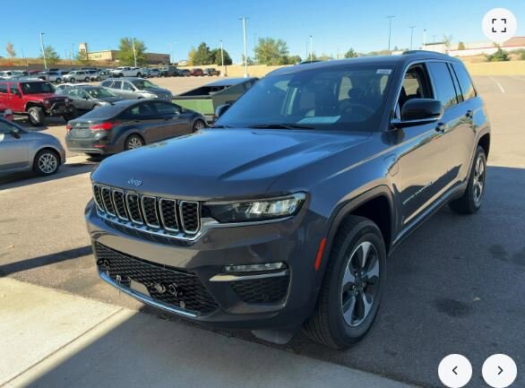 2022 Jeep Cherokee Base photo 2