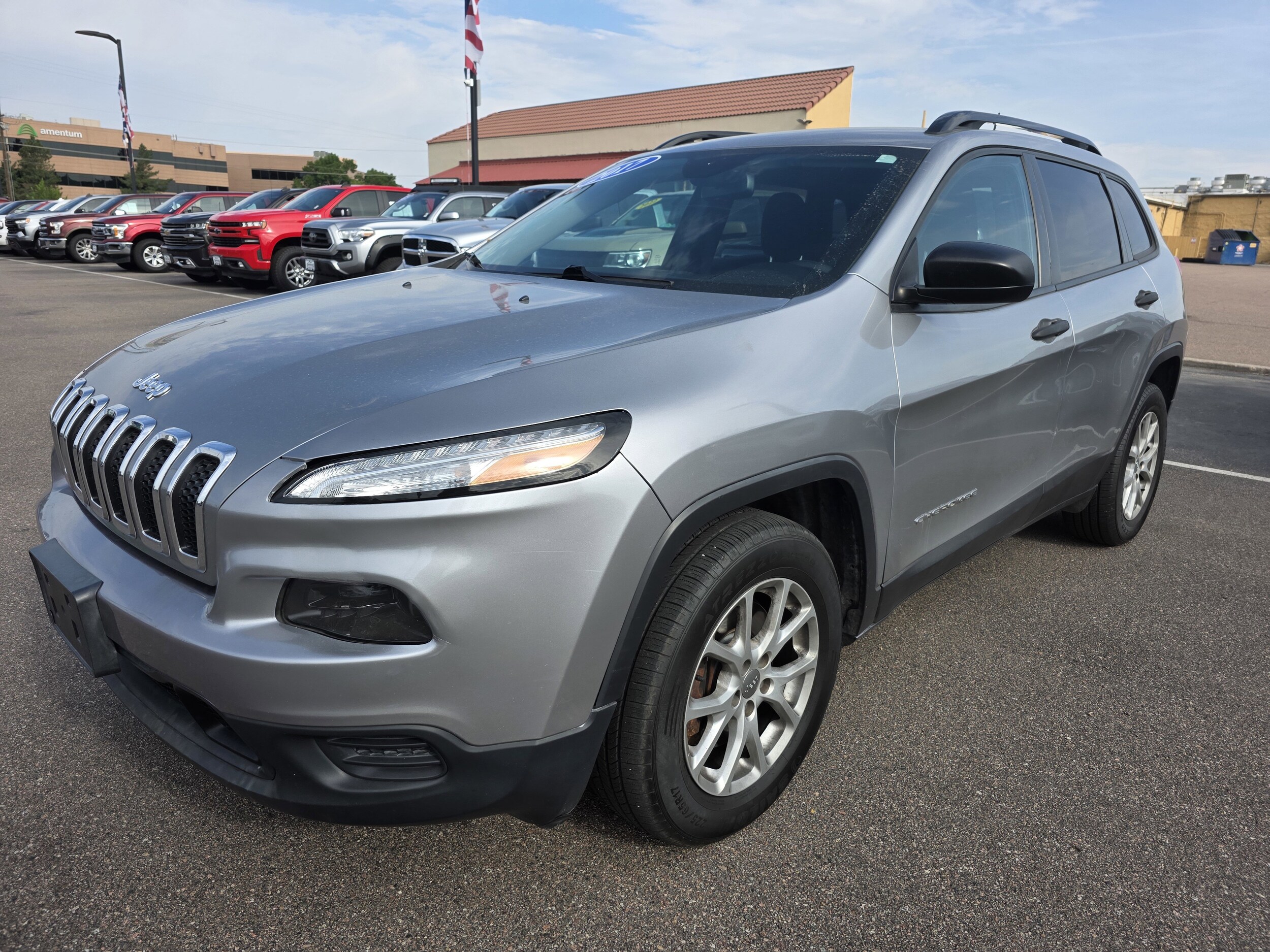 2017 Jeep Cherokee Sport photo 3