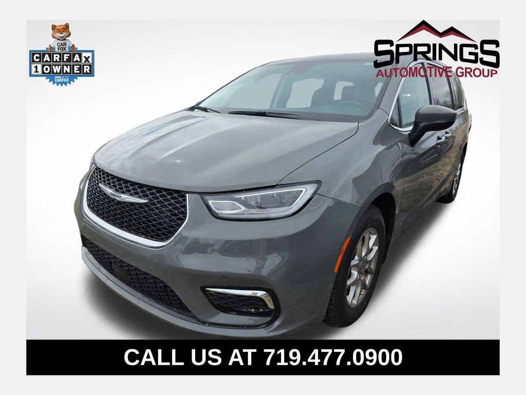 2023 Chrysler Pacifica Touring L's photo