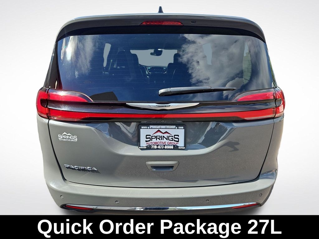 Used 2023 Chrysler Pacifica Touring L Van Passenger Van
