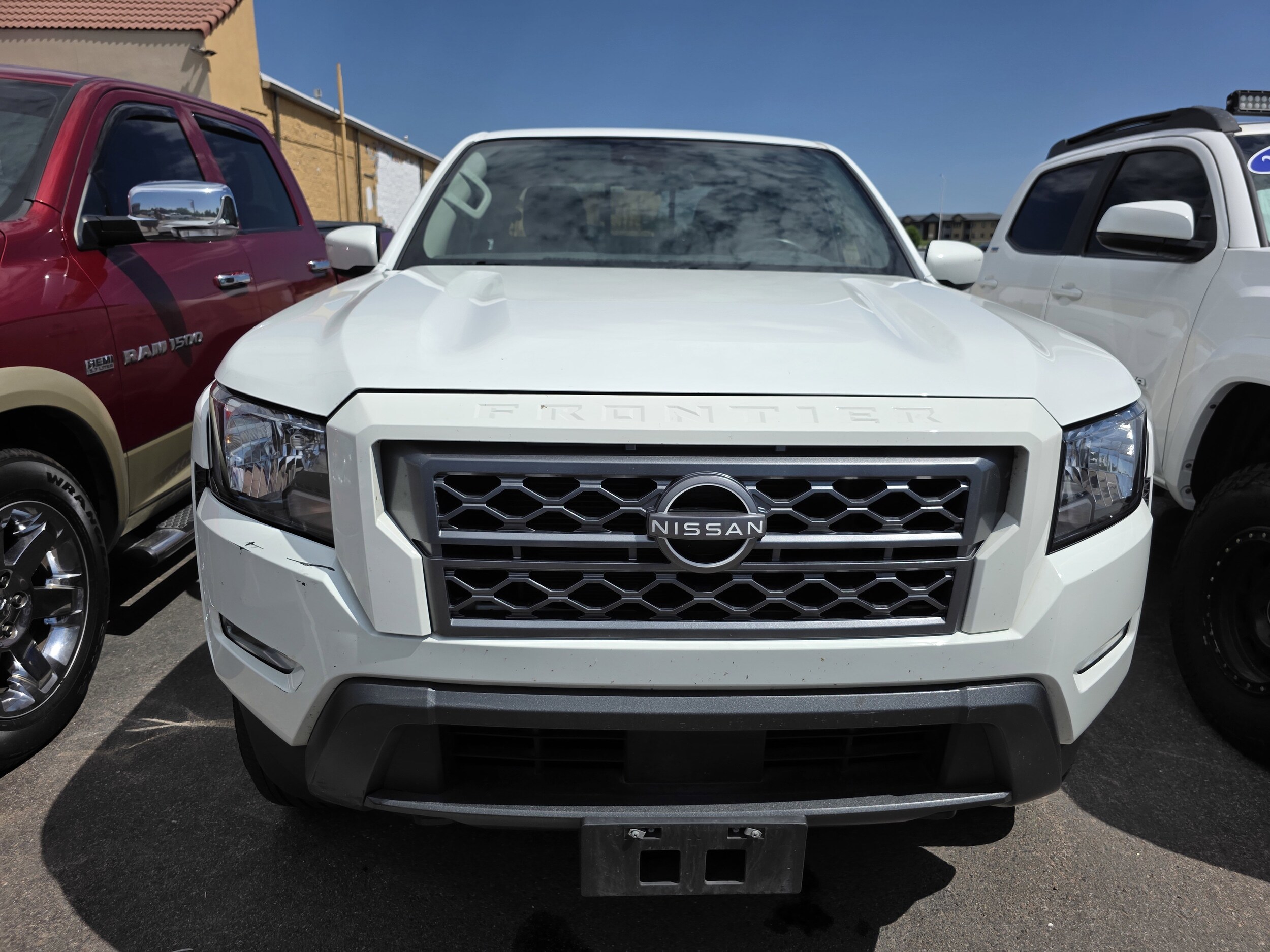 2023 Nissan Frontier SV photo 2