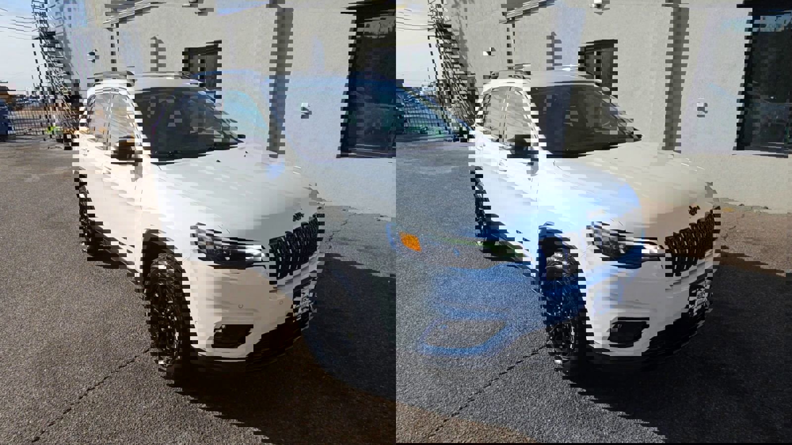 2023 Jeep Cherokee Lux Altitude photo 2