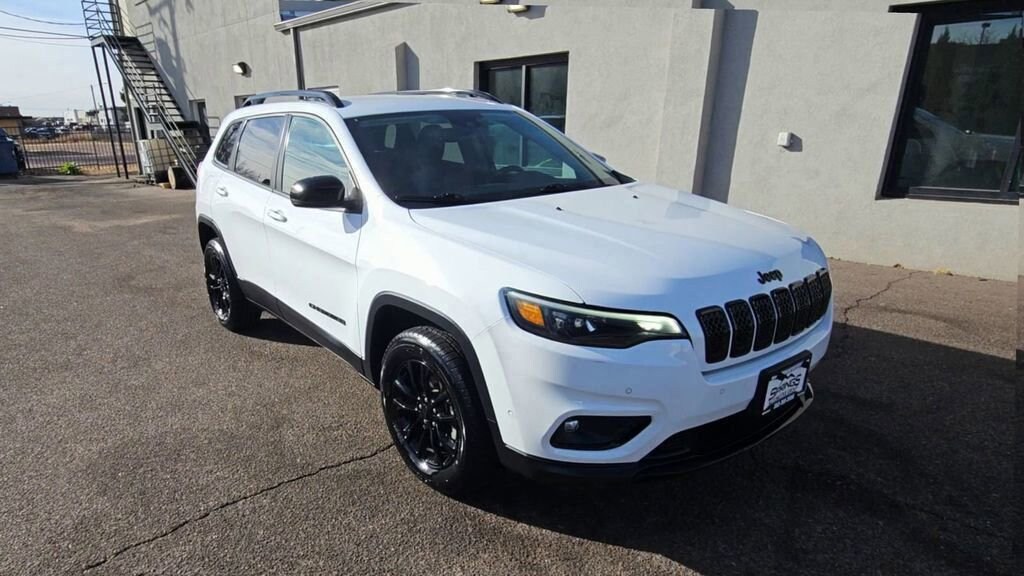 Used 2023 Jeep Cherokee Altitude Lux SUV