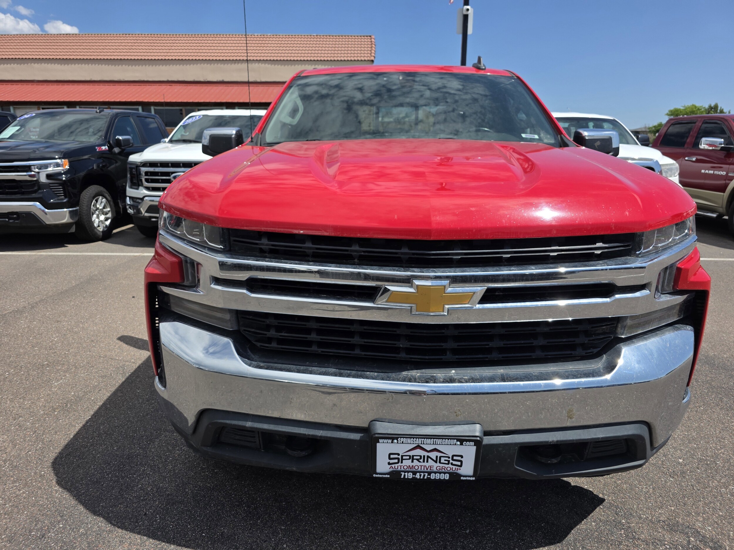 2019 Chevrolet Silverado 1500 LT photo 2