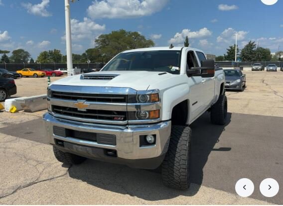 2018 Chevrolet Silverado 2500HD LT photo 2