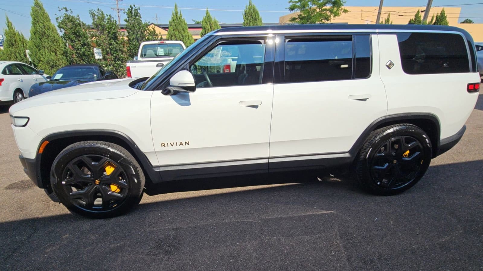 2024 Rivian R1S Adventure photo 4