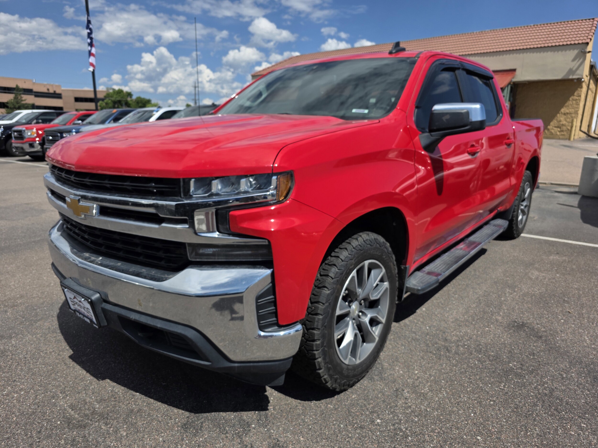 2019 Chevrolet Silverado 1500 LT photo 3