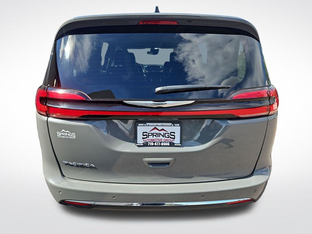 Used 2023 Chrysler Pacifica Touring L Van Passenger Van