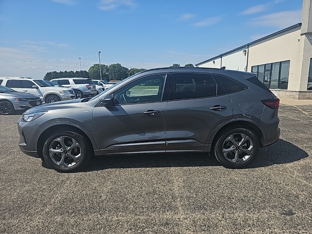 2023 Ford Escape ST-Line photo 2