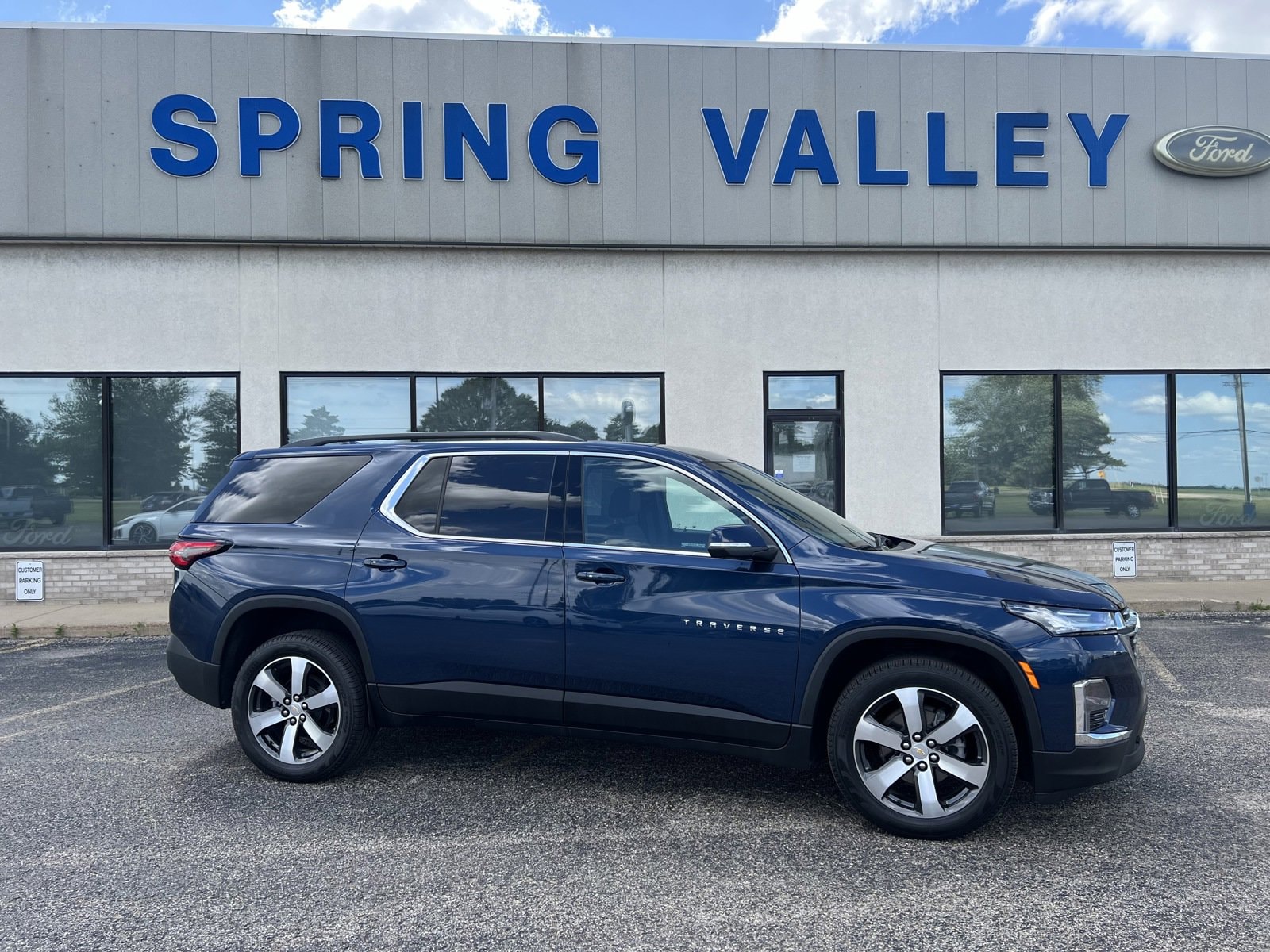 Used 2023 Chevrolet Traverse 3LT with VIN 1GNEVHKW0PJ274706 for sale in Spring Valley, IL