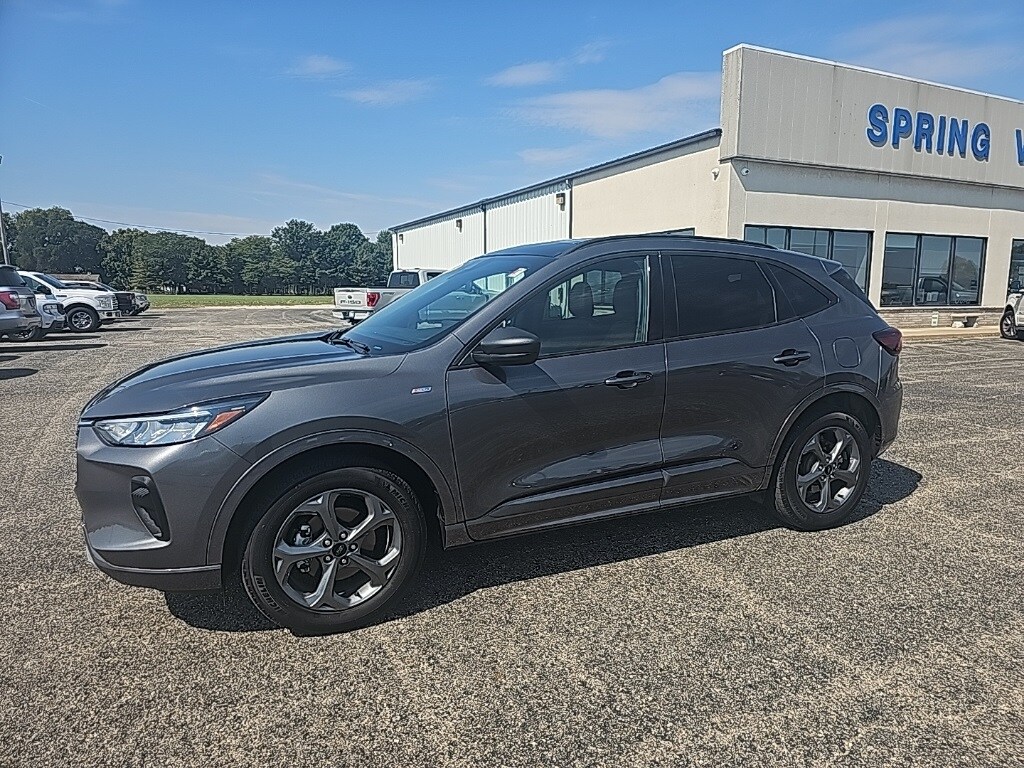2023 Ford Escape ST-Line photo 2