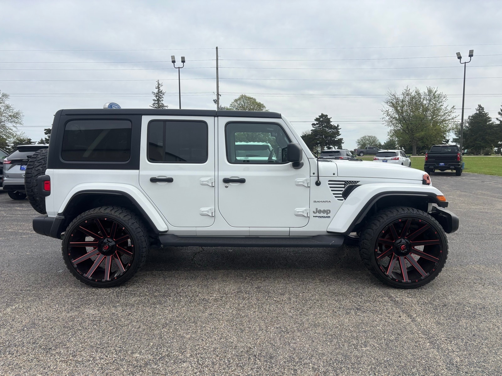 2021 Jeep Wrangler Unlimited Sahara photo 2