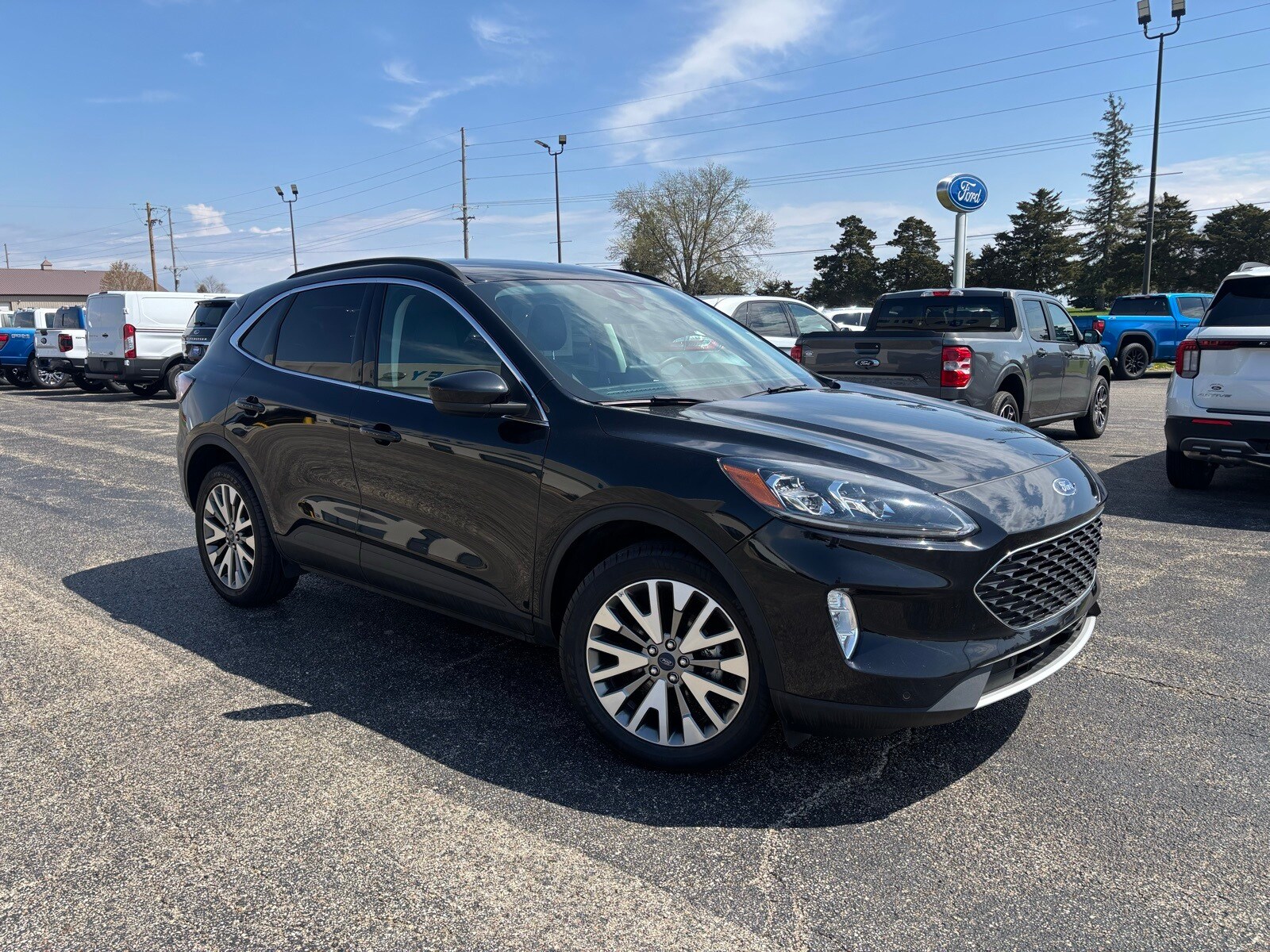 2022 Ford Escape Titanium photo 2