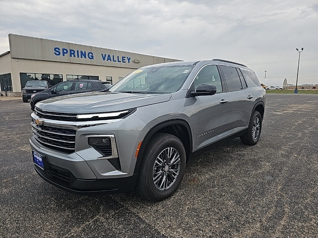 2024 Chevrolet Traverse photo 2