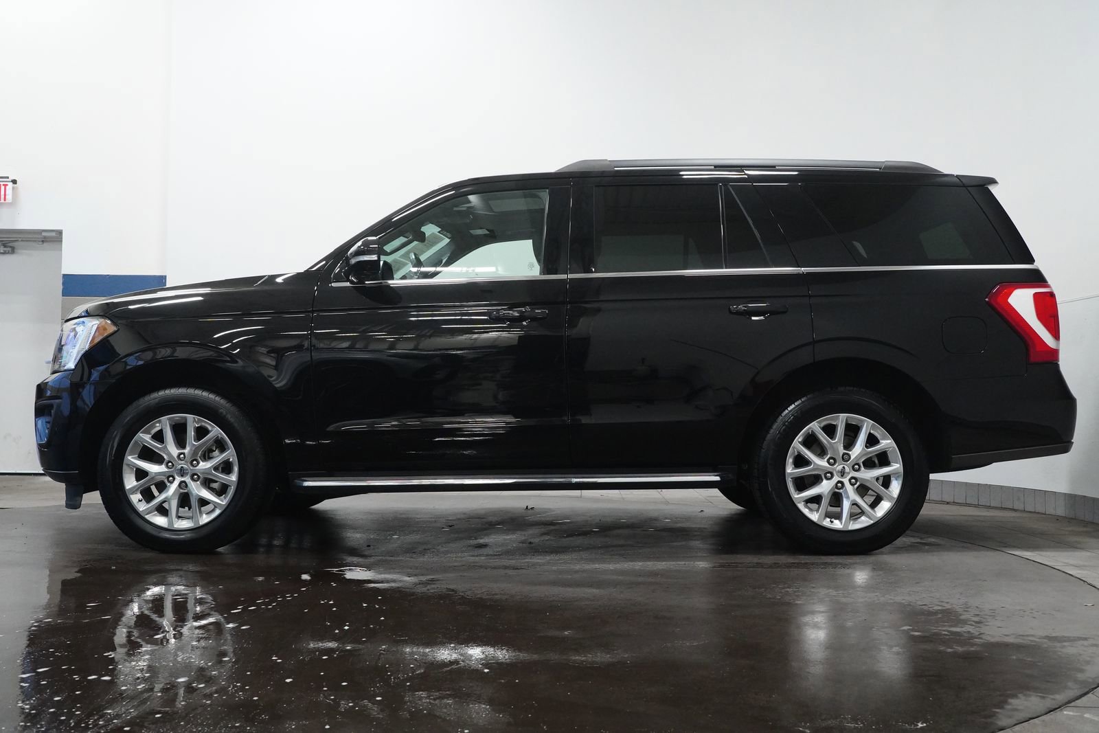 2021 Ford Expedition XLT photo 2