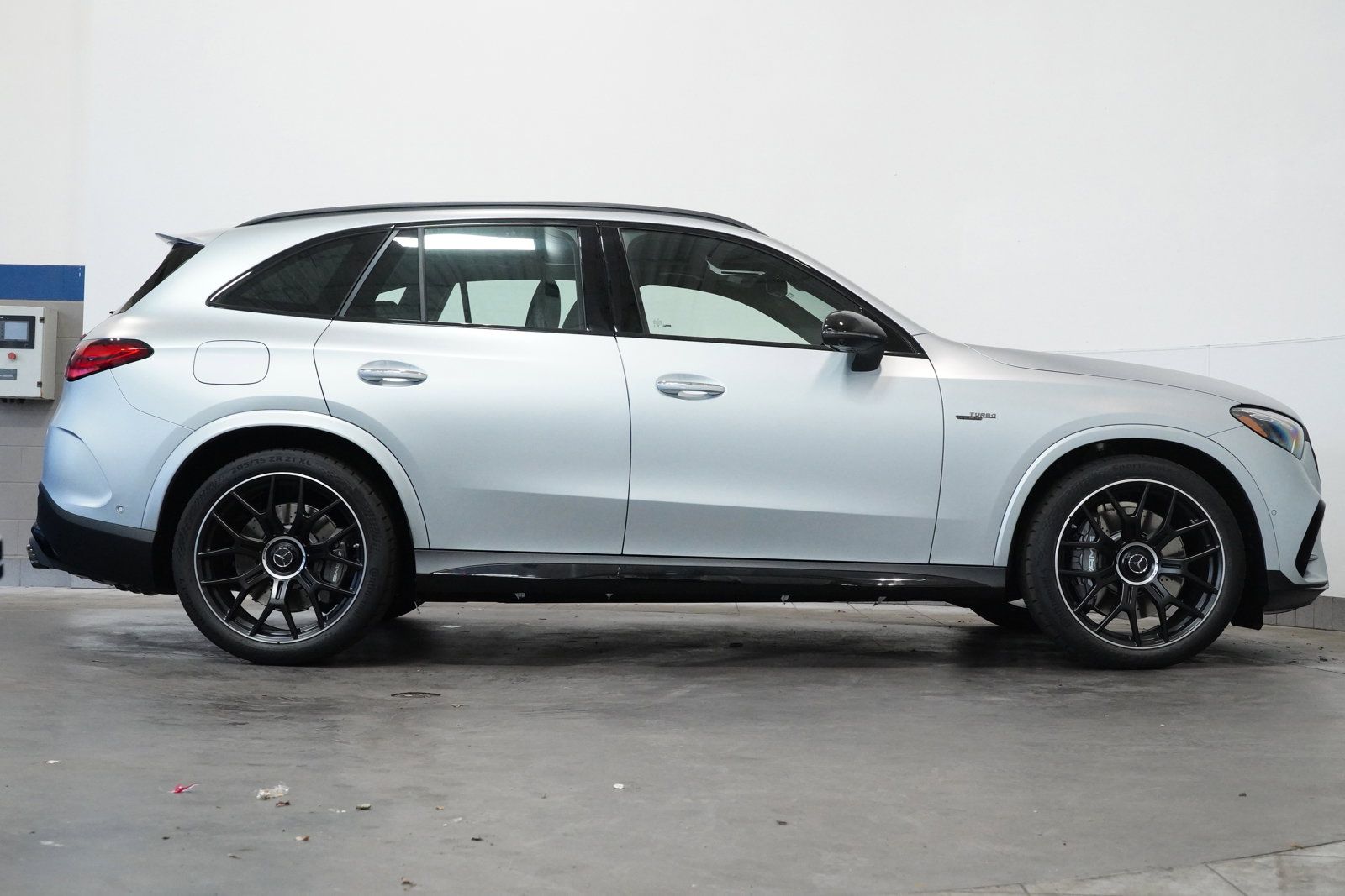 2025 Mercedes Benz GLC AMG 63 S E PERFORMANCE photo 3