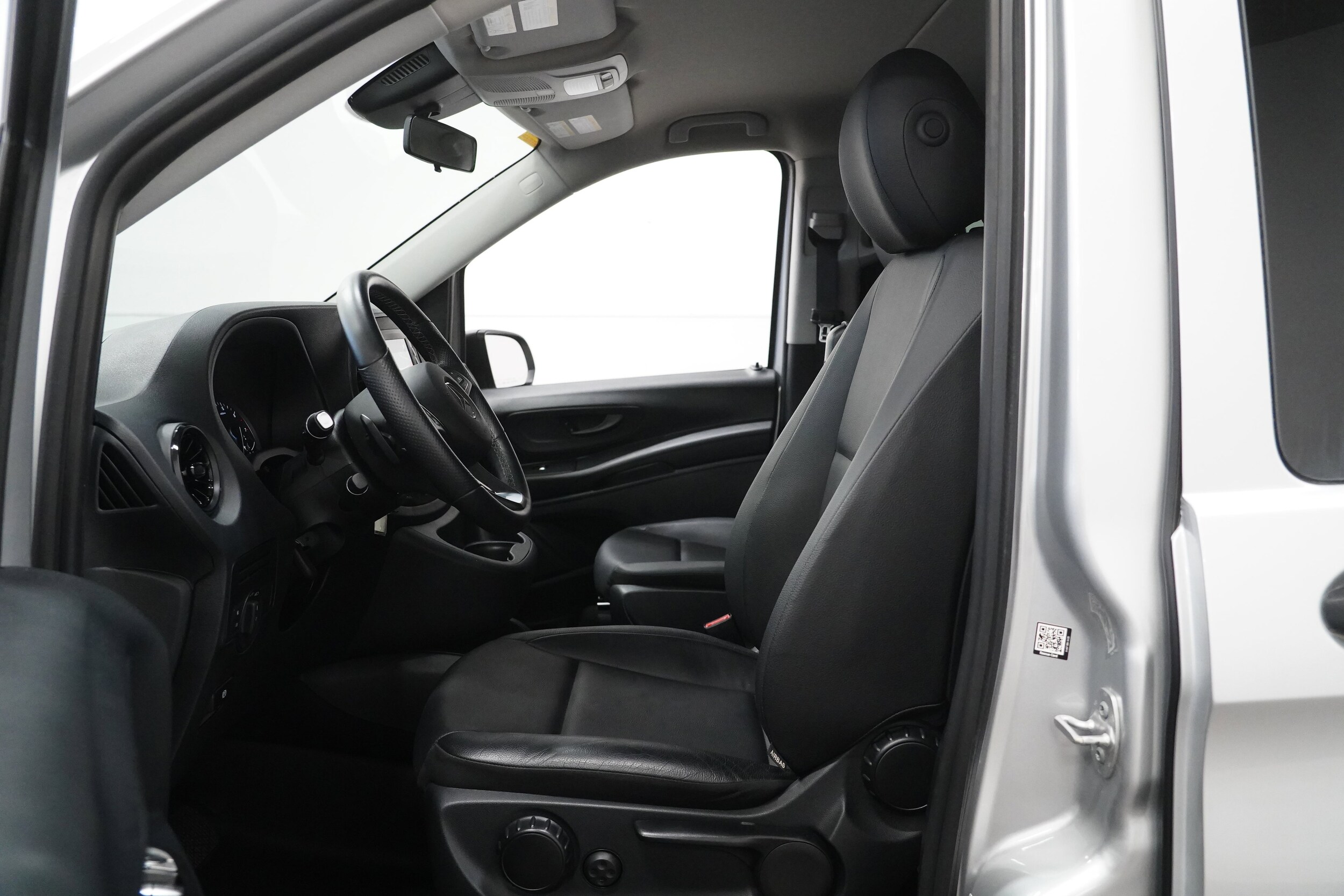 2022 Mercedes Benz Metris Passenger Van photo 2