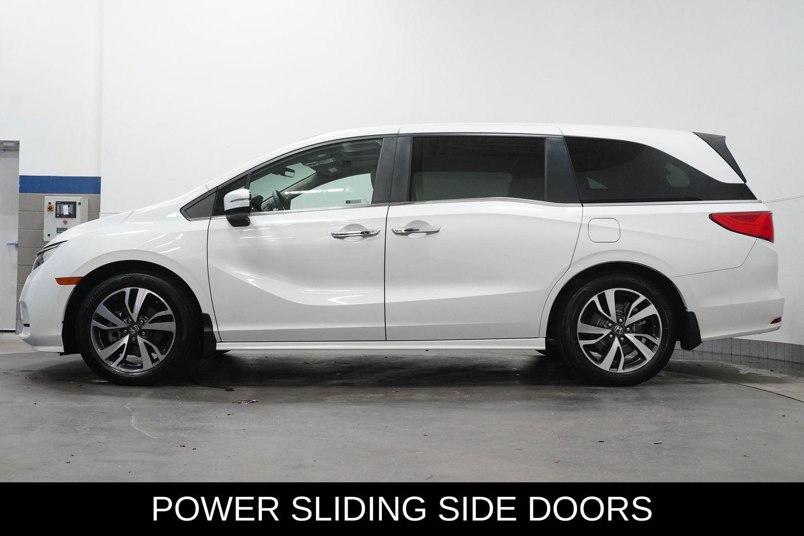 2023 Honda Odyssey Touring photo 4