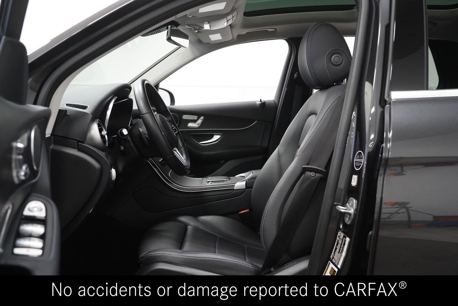 2021 Mercedes Benz GLC 300 4MATIC photo 2