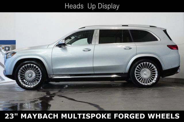 2025 Mercedes Benz GLS Maybach 600 4MATIC photo 3