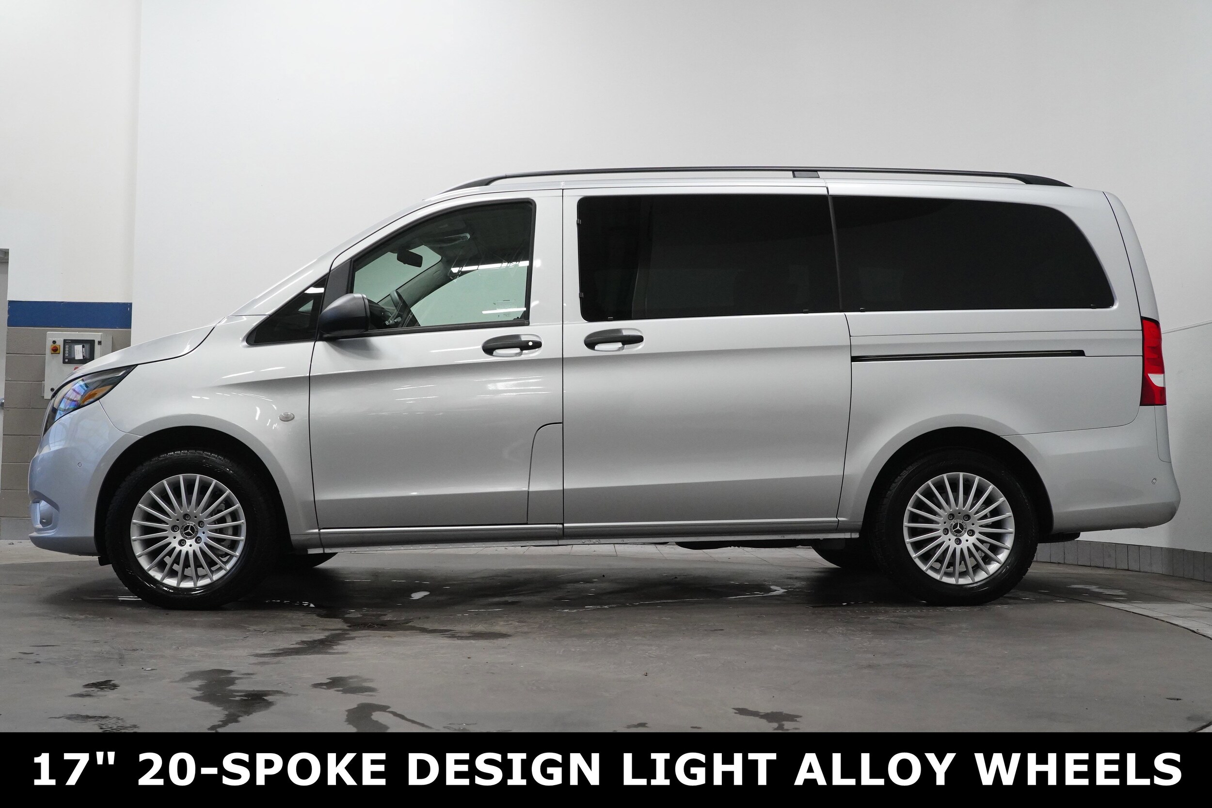 2023 Mercedes Benz Metris Passenger Van photo 4