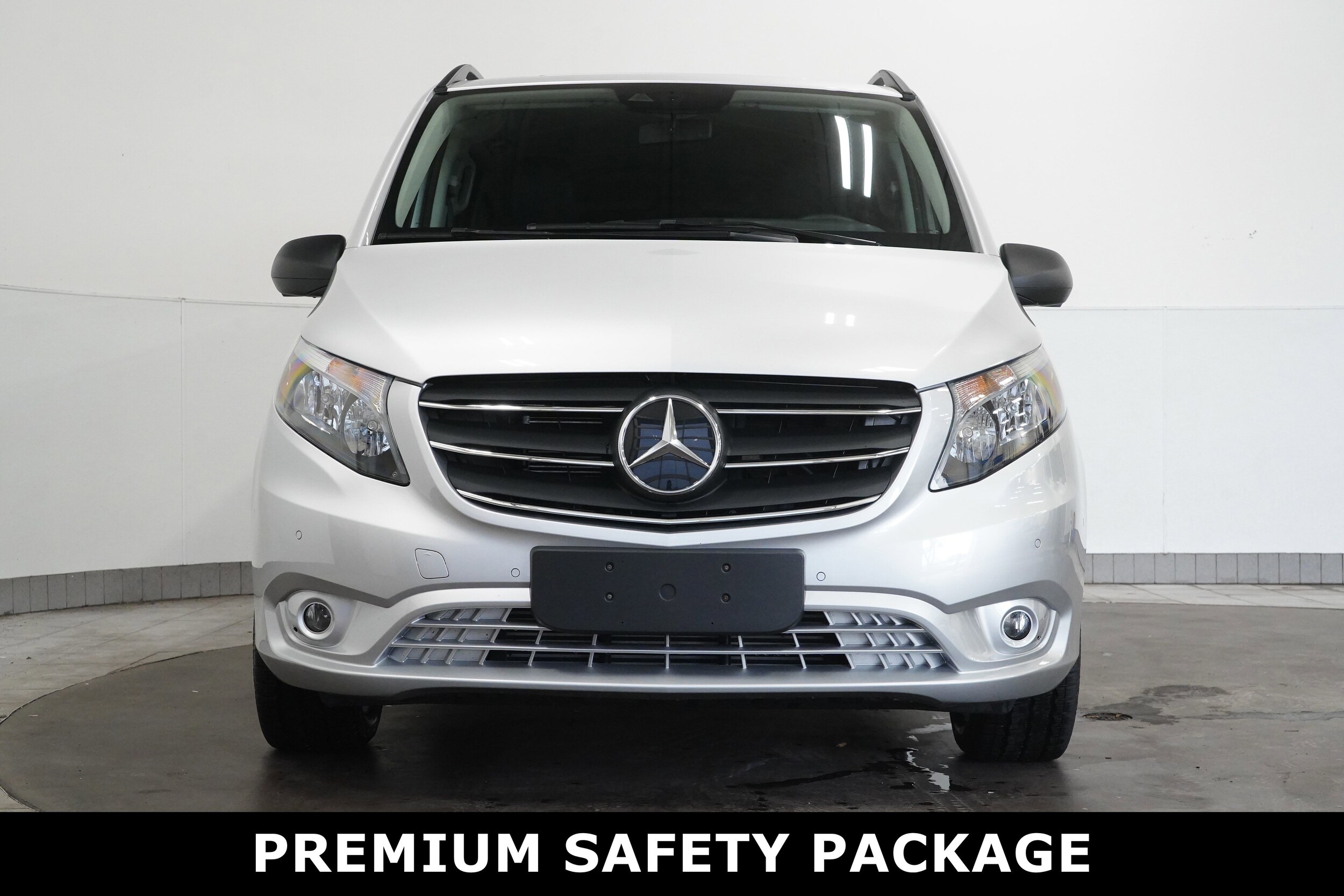 2023 Mercedes Benz Metris Passenger Van photo 3