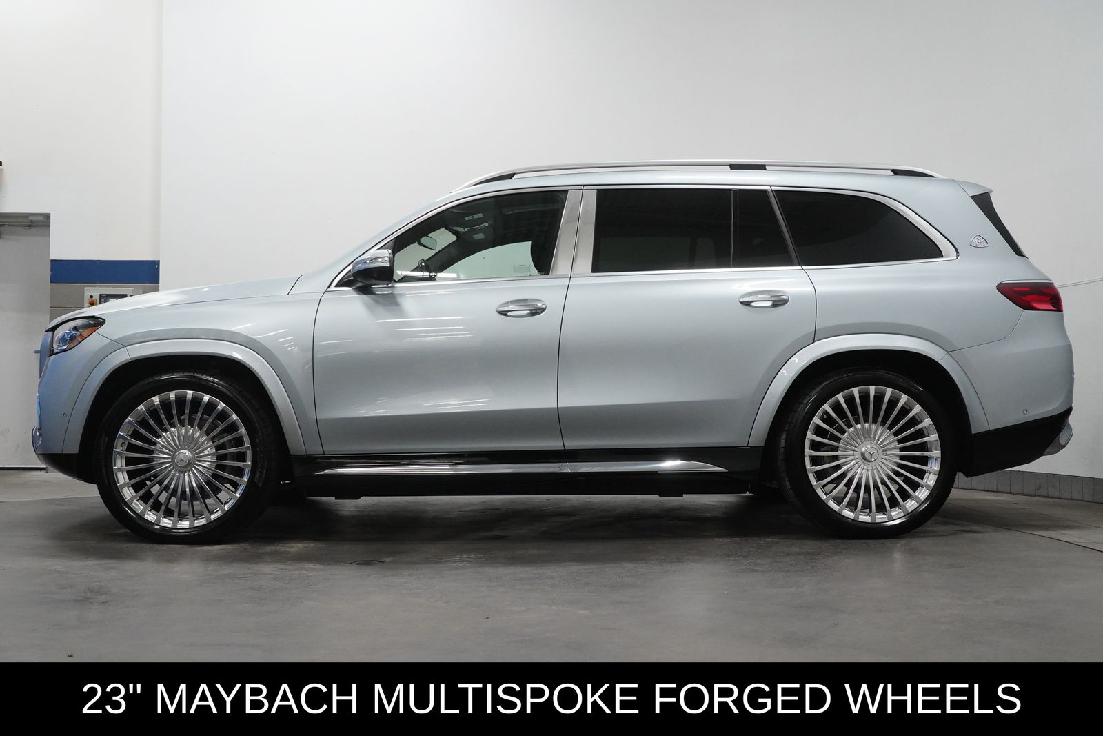 2025 Mercedes Benz GLS Maybach 600 4MATIC photo 2